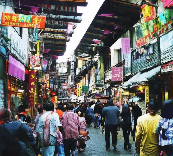 商贸平台 + 新闻与趋势，双重奏